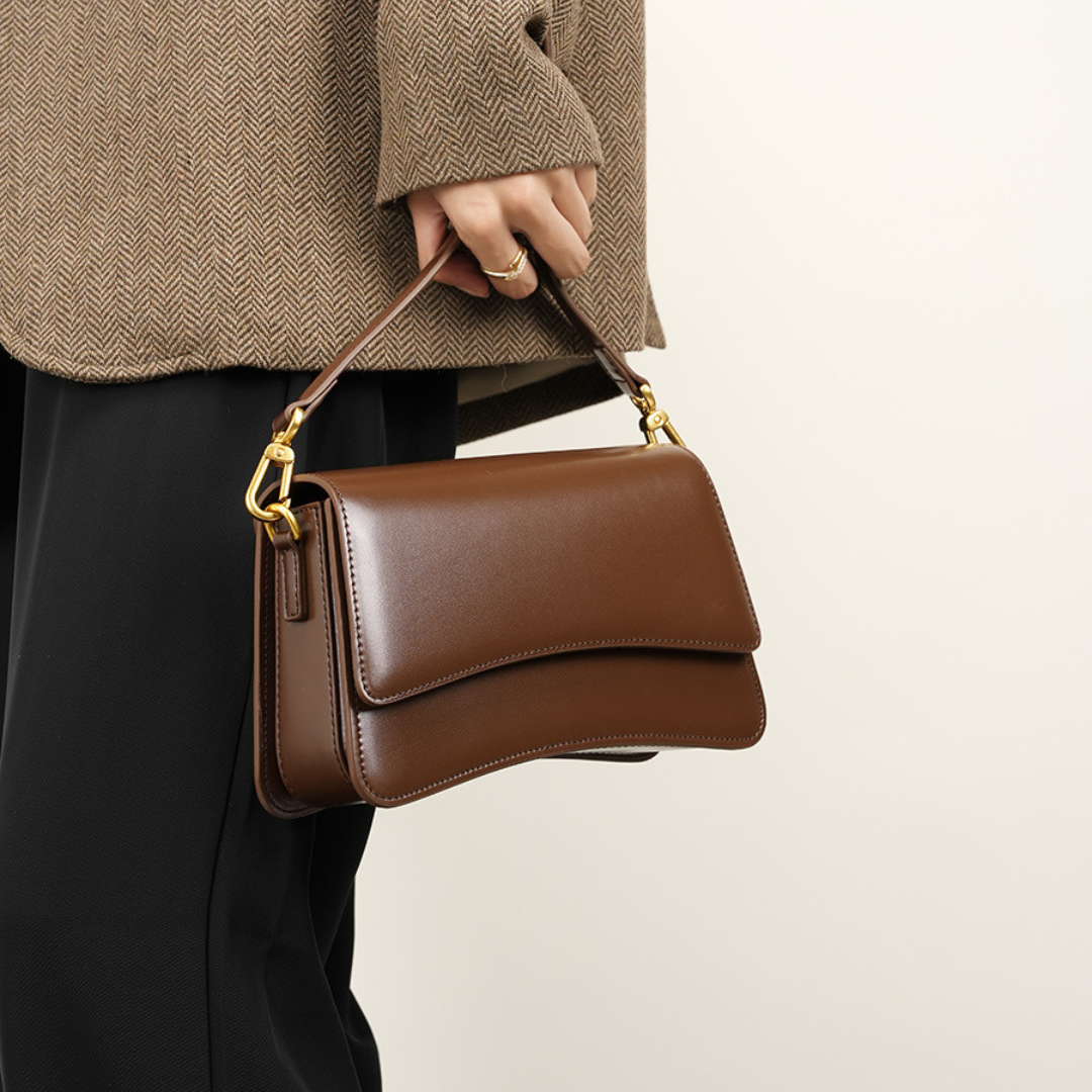 <tc>Borsa a tracolla in pelle Britney Sleek</tc>