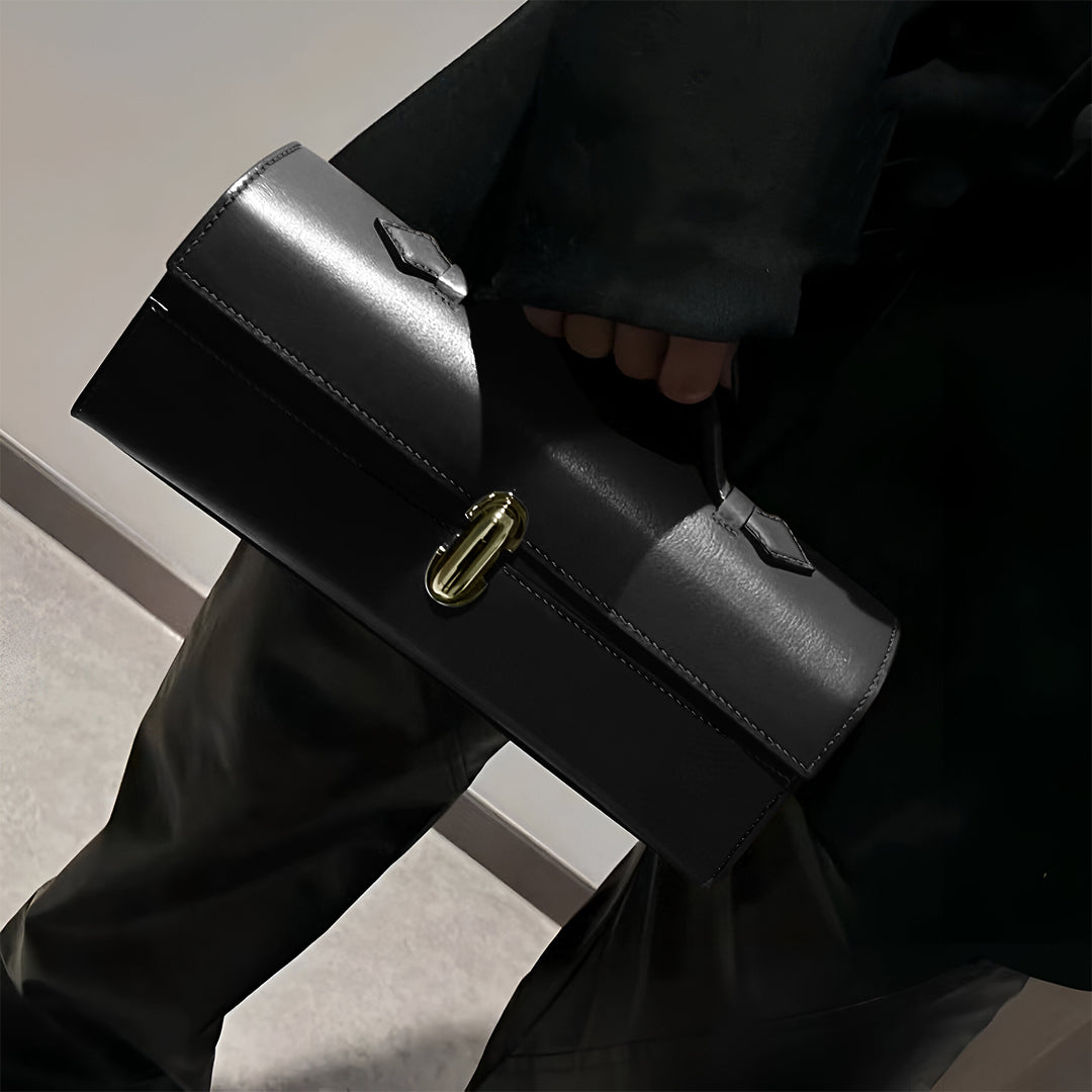 <tc>Borsa Lucia</tc>