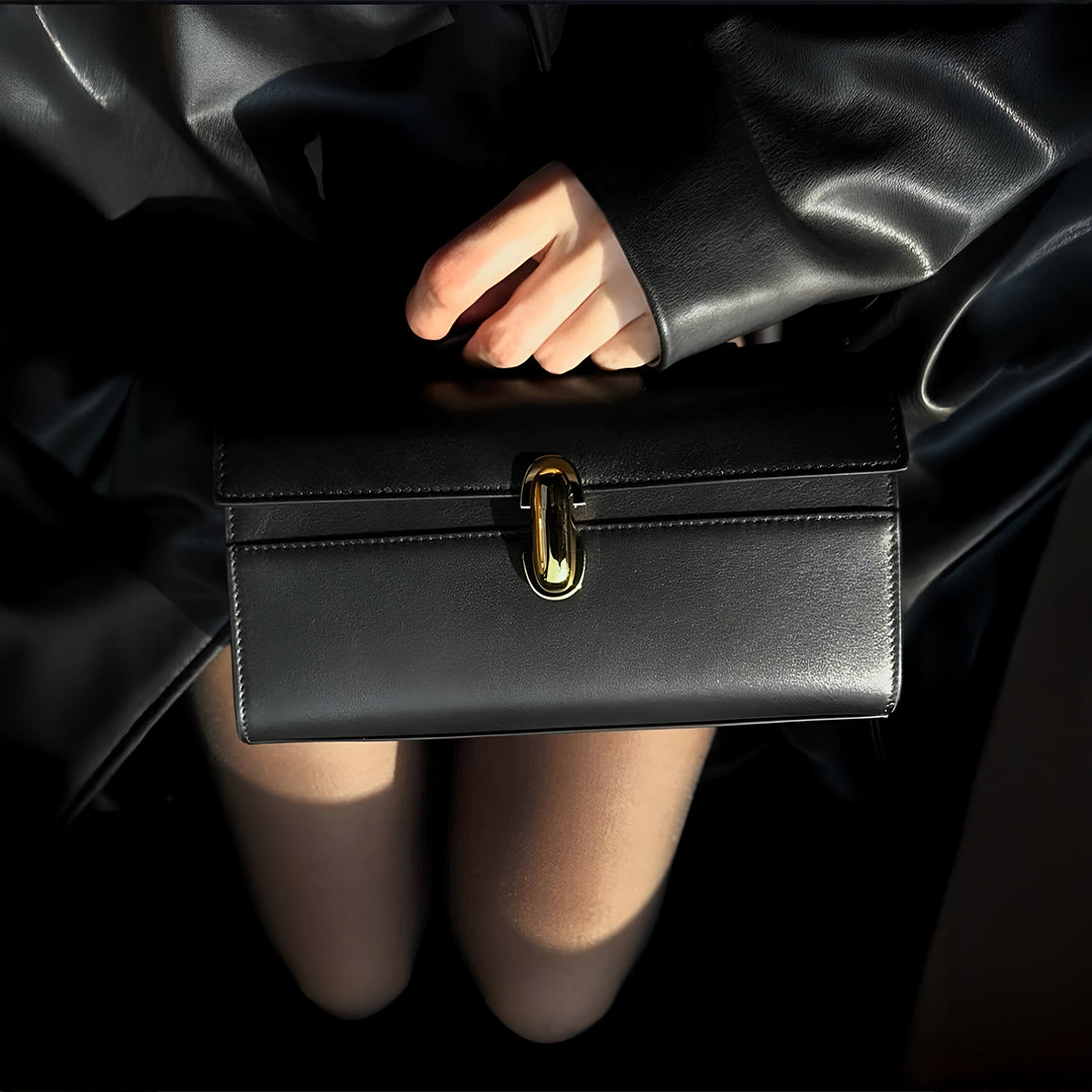 <tc>Borsa Lucia</tc>