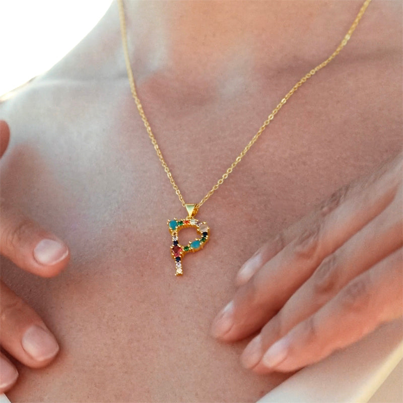 Collana con iniziali in pietra preziosa arcobaleno