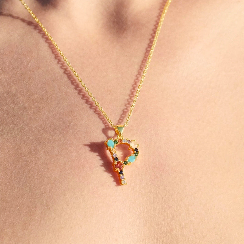 Collana con iniziali in pietra preziosa arcobaleno