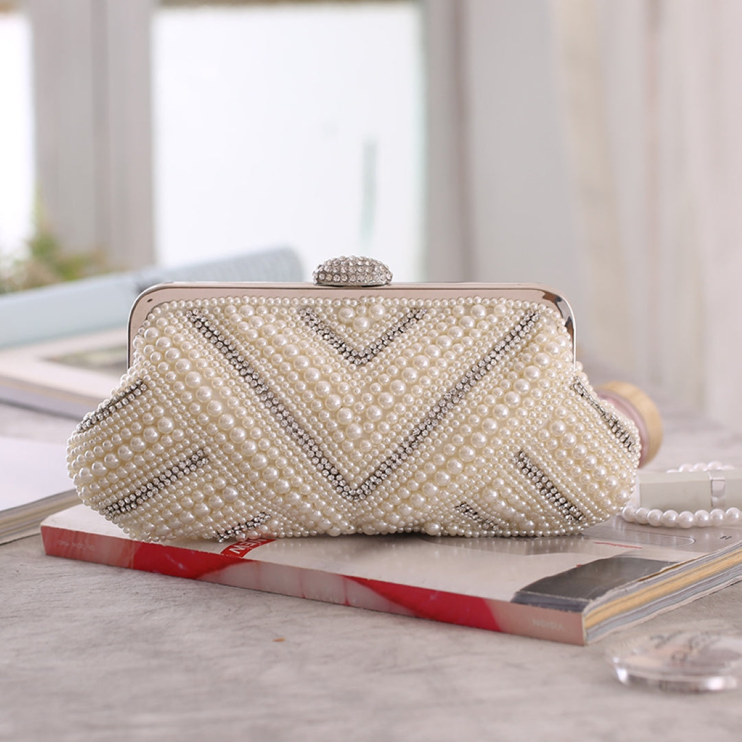 Pochette con perle incontaminate