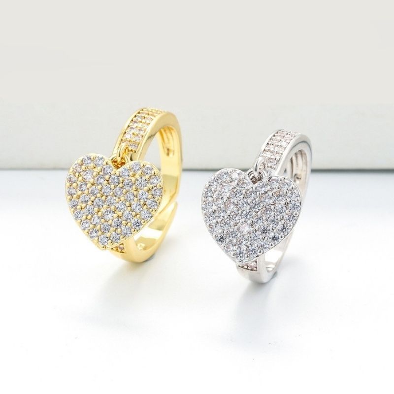 Anello con cuore scintillante