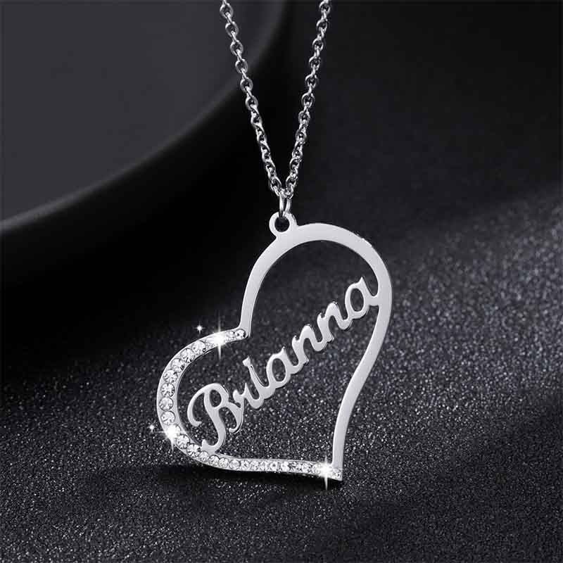 Collana con nome e cuore scintillanti