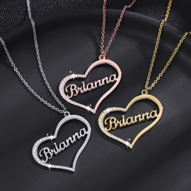 Collana con nome e cuore scintillanti